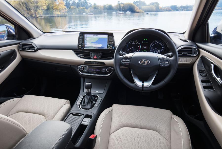 Торпедо Hyundai i30 Premium 2017 года  (AU) (фото 3 из 25)
